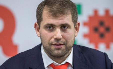 https://kloop.kg/wp-content/uploads/2026/01/ilan-shor-450x278.jpeg